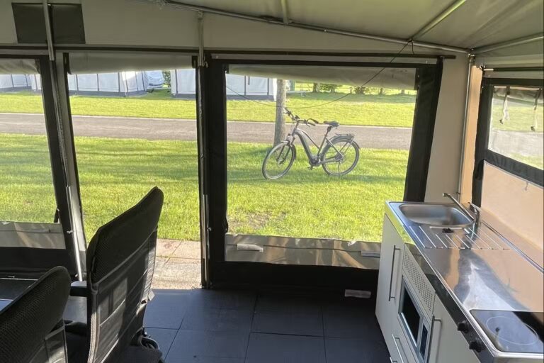 Alfsee Ferien und Erholungspark Innenansicht Vorzelt 687a998c 561a 4a13 a9e0 5cb10c245f68 768x512