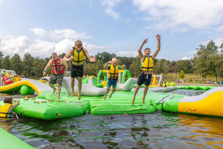 Alfsee Ferien und Erholungspark aufblasbarer Wasserparcours 629f9c2f 0108 45dc bdf7 faf55caf7594 768x512