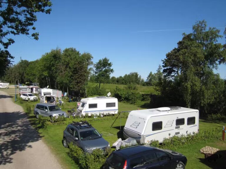 Belt Camping Fehmarn Stellplaetze im Gruenen auf dem Campingplatz 768x576
