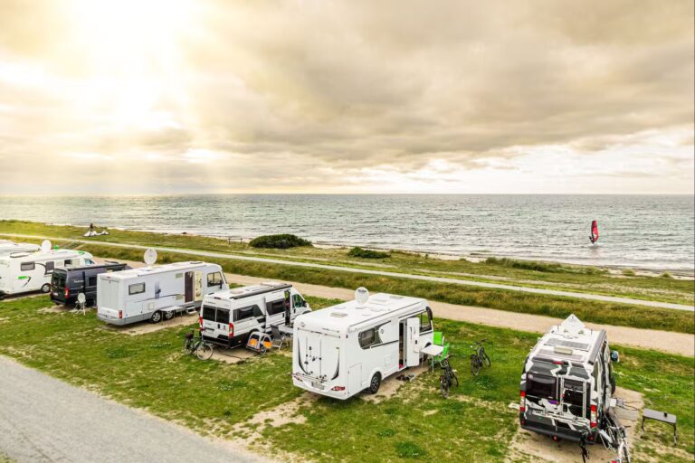 Belt Camping Fehmarn Stellplaetze mit Aussicht auf das Meer f7264d44 c8bf 4db9 adaa 7ce296da7ddb 768x512