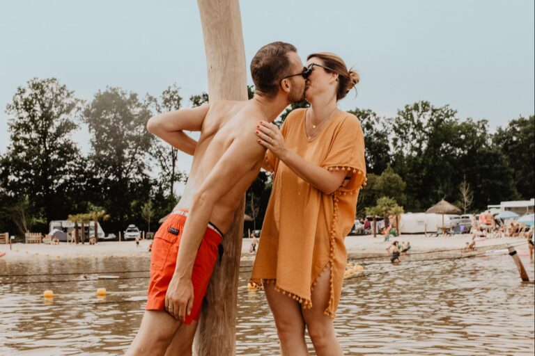 Camping De Kleine Wolf Camperpaar am Badestrand e55f56ea 1ee6 49fe a744 bea50bf2ab50 768x512