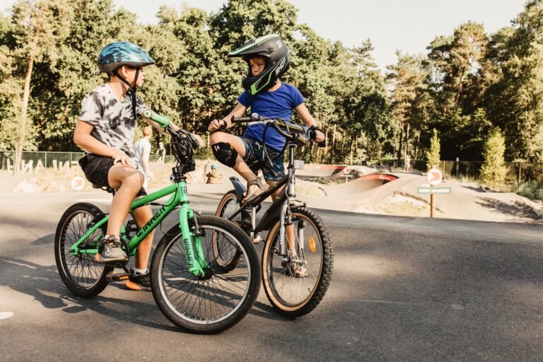 Camping De Kleine Wolf Kinder fahren auf dem Pumptrack des Campingplatzes 52366250 f428 4872 a075 d42c50a701c3 768x512