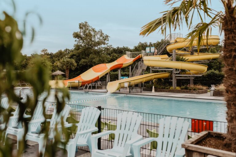 Camping De Kleine Wolf Rutschen im Wasserpark des Campingplatzes a1f2270f 71cb 4c49 865a 872e685c40e5 768x512