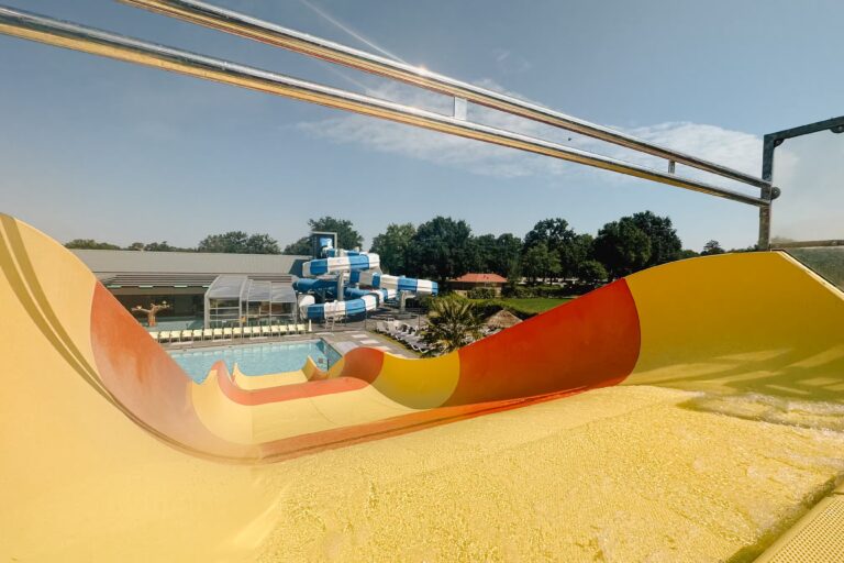 Camping De Kleine Wolf Rutschen im Wasserpark des Campingplatzes c22117e3 0ce5 4b33 9899 a336ccd9773b 768x512