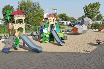 Camping Miramar Spielplatz vom Campingplatz 400x267