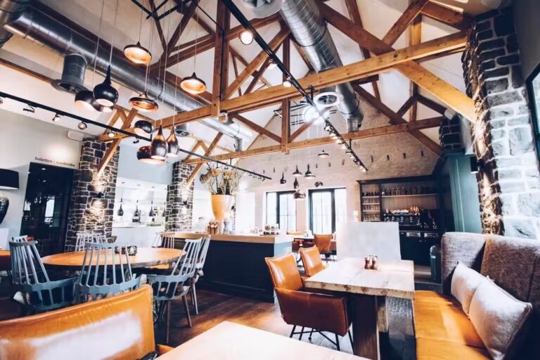 Camping TerSpegelt Innenansicht vom Restaurant auf dem Campingplatz 768x512