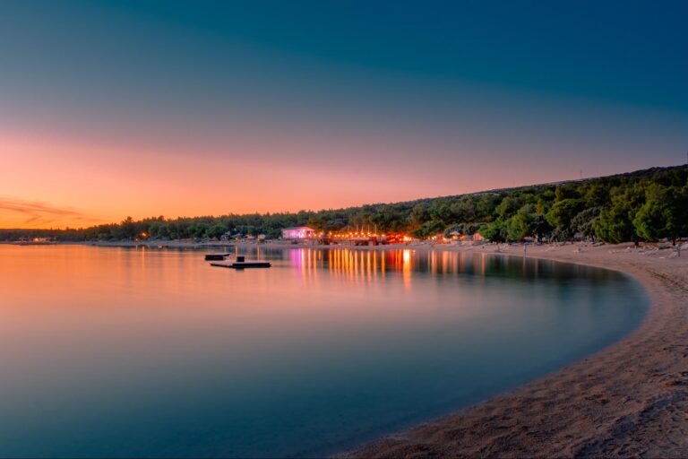 Camping Village imuni Blick auf den Strand bei Sonnenuntergang f95d4d97 7fa9 4206 b3f8 0d80ab0242ef 768x512