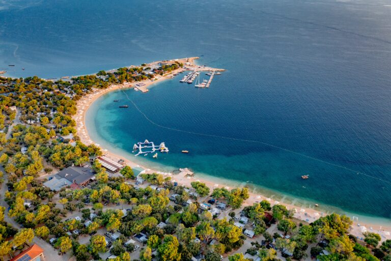 Camping Village imuni Luftaufnahme des Campingplatzes 89604b15 62a9 41a9 a339 8e7ca92a021a 768x512