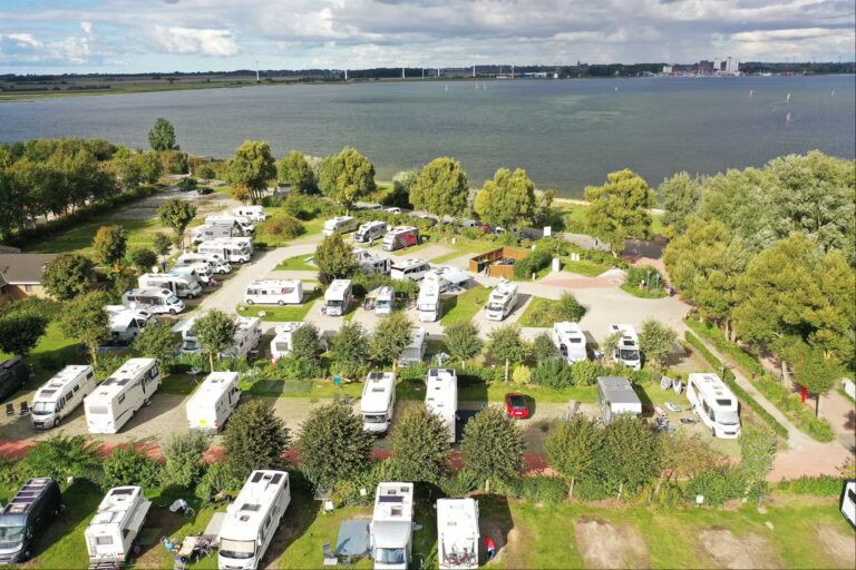 Camping Wulfener Hals Luftaufnahme des Campingplatzes 7e8c6491 f09b 49dd 9836 8c2c74df1a48 768x512