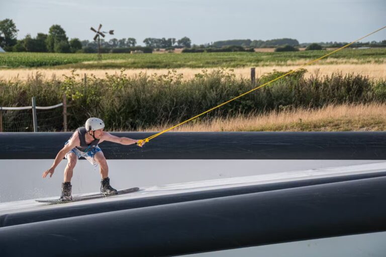 Camping Wulfener Hals Wakeboarden als Freizeitaktivitaet auf dem Campingplatz 80fb7eca 3933 4c17 b292 e7965c3276f9 768x512