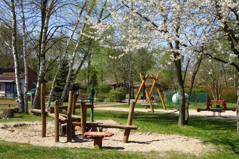 Camping am Zabakucker See Campingplatz mit Kinderspielplatz 768x512