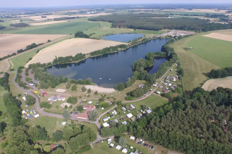 Camping am Zabakucker See bersicht auf das gesamte Campingplatz Gelaende  768x512