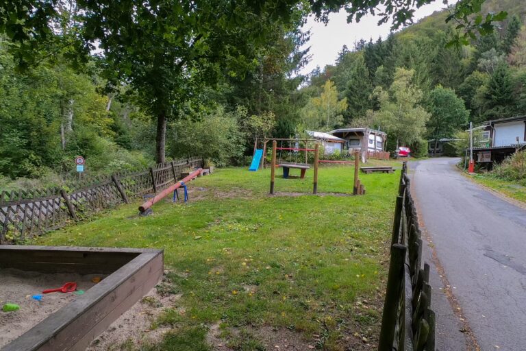 Camping im Waldwinkel Spielplatz 2 768x512