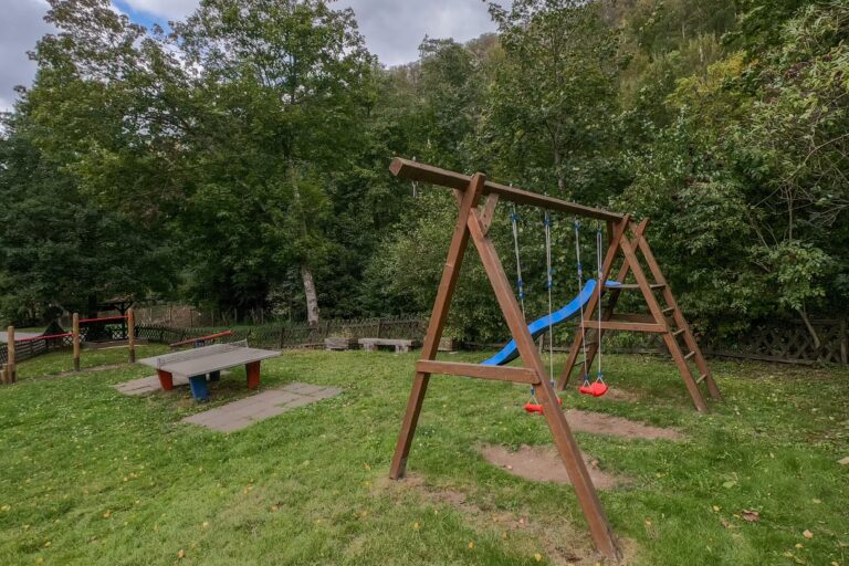 Camping im Waldwinkel Spielplatz 3 768x512
