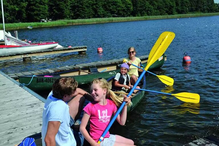 Campingpark Havelberge Camper in Kanus im See vom Campingplatz 1 768x512