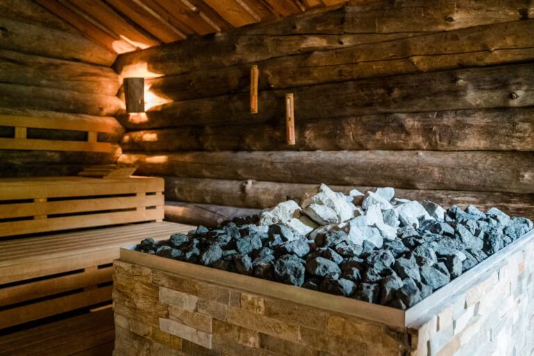 Campingpark Kalletal Blocksauna im Sanitaergebaeude des Campingplatzes c8c56a88 92d8 41b3 abd5 e015dd53b099 768x512