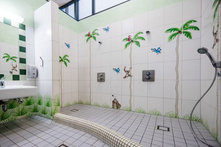 Campingpark Kalletal Kinderbadezimmer im Sanitaergebaeude des Campingplatzes c9e2623a 7723 42c4 b492 6954c8ba5305 768x512