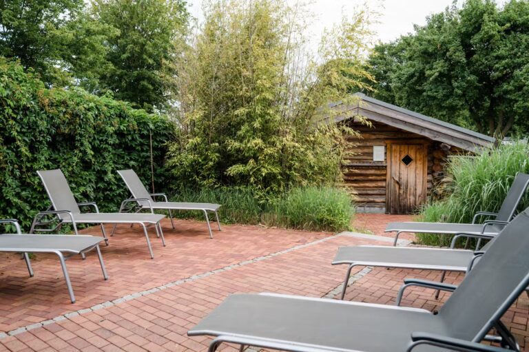 Campingpark Kalletal Saunabereich mit Liegestuehlen auf dem Campingplatz 764fb8b3 ceae 4d17 a6c1 eb1a5b84572c 768x511