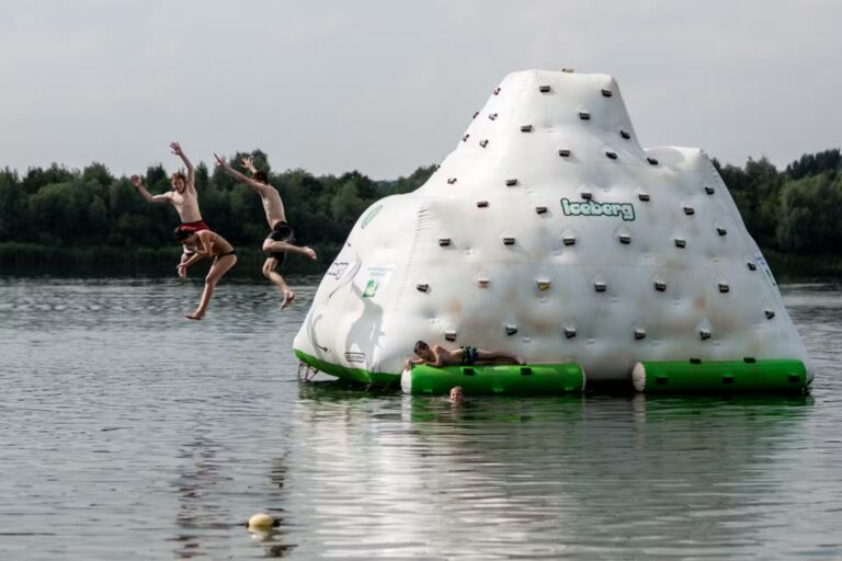 Campingpark Kalletal Spielgeraete im See am Campingplatz 733daad8 1c61 48f7 b7c1 59c81eccbce2 768x512