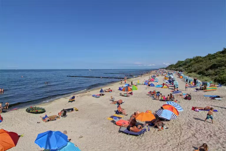 Campingpark Kuehlungsborn Strand vom Campingplatz an der Ostsee 768x512