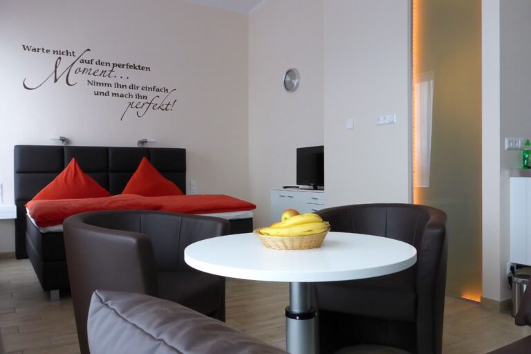 Campingpark LuxOase Wohn und Schlafbereich in einer Ferienwohnung 5c9e3daf f8db 4e1a b5de 038683ee86fb 768x512