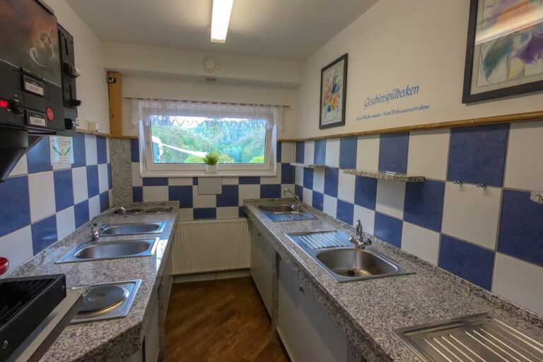 Campingpark Wiesenbeker Teich Kueche 768x512