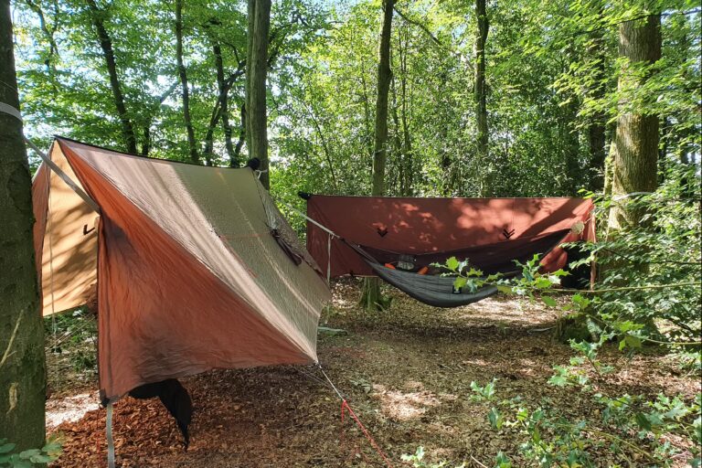 Campingpark im Bergischen Land Haengematte zwischen den Baeumen 5f126227 a85a 45de b0b5 00da9d383db2 768x512