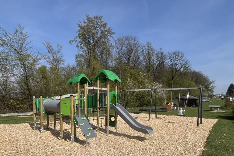 Campingpark im Bergischen Land Kinderspielplatz auf dem Campingplatz 765e1fad 8350 4a16 97b3 6eecd307b279 768x513