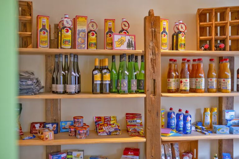 Campingplatz Das Kreuzeck Camping am Kreuzeck Lebensmittelladen auf dem Campingplatz a1f972a8 b730 4c54 83c8 c78e78fbe439 768x512