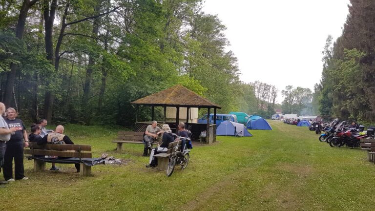 Campingplatz Eulenburg Zelt und Stellplaetze auf dem Campingplatz 355fbb36 3866 4fc8 9ce5 f6a2847c70b5 768x432