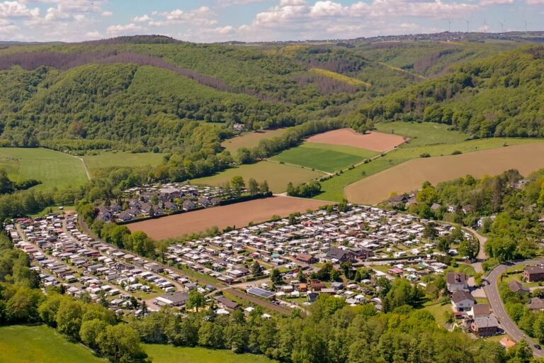 Campingplatz Hetzingen Luftaufnahme des Campingplatzes 23ce38f3 cda7 4e92 85db c8ba10e40221 768x512