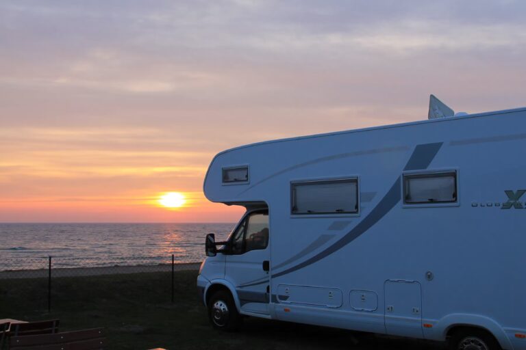 Campingplatz Ostseesonne Standplatz am Meer bei Sonnenuntergang a77c608b bbf9 4ecd 8d54 bb538dcebea4 768x512