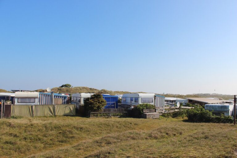 Campingplatz Tuennbak Wohnwagen Stellplaetze auf der Wiese 7fbe7ce5 322d 4268 a5d1 da2eef3ffad8 768x512