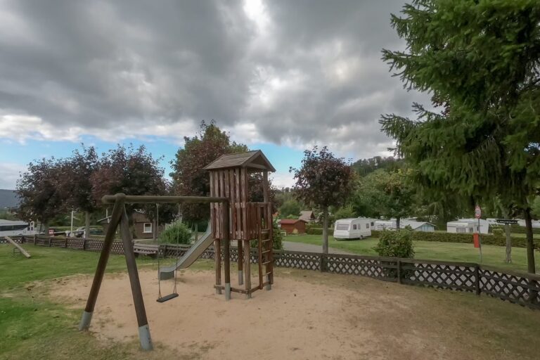 Campingplatz am Kraehenberg Spielplatz 768x512