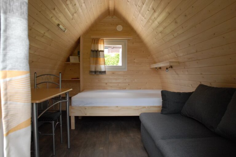 Eifel Camp Freilinger See Innenansicht Mobilheim vom Campingplatz 1 768x512