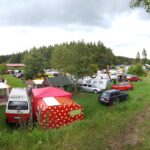 Ferienpark Birnbaumteich Stellplaetze im Schatten unter Baeumen neben dem See auf dem Campingplatz 150x150