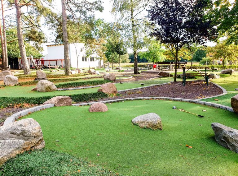 Ferienpark Ploetzky Minigolf 768x566