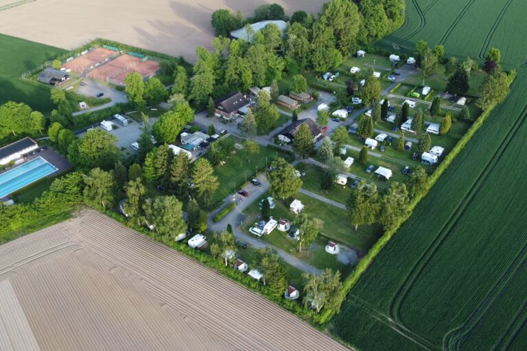 Ferienpark Teutoburger Wald Barntrup Luftaufnahme des Campingplatzes 92cbf120 5a2b 4dbb add0 45f747c46825 768x512
