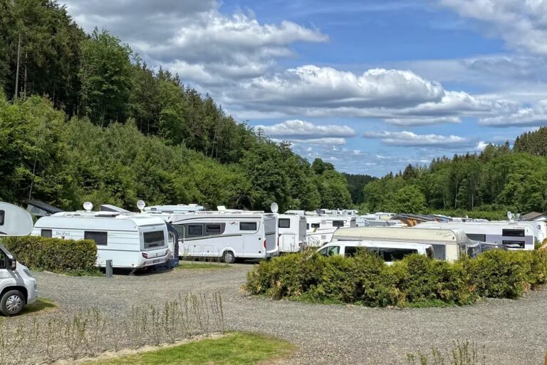 Harz Camp Goslar bersicht auf das gesamte Campingplatz Gelaende  768x512