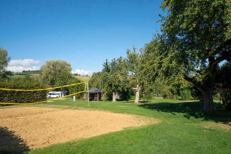 Hegi Familien Camping Volleyballfeld 768x512
