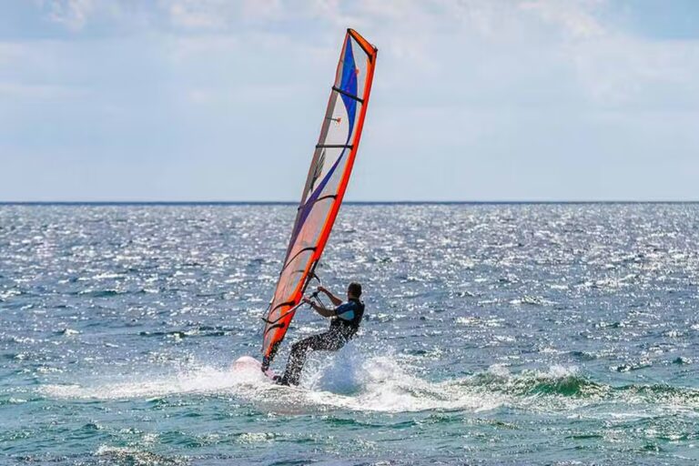 Insel Camp Fehmarn Windsurfen auf der Ostsee 768x512