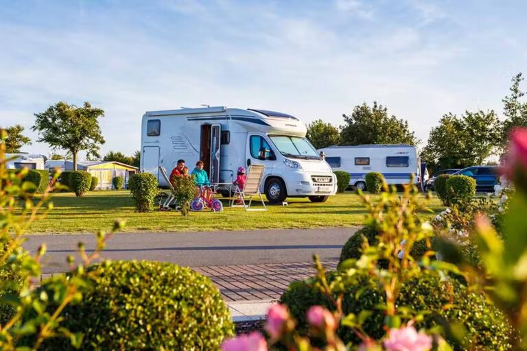 Insel Camp Fehmarn Wohnwagen und Zeltstellplatz vom Campingplatz 768x512