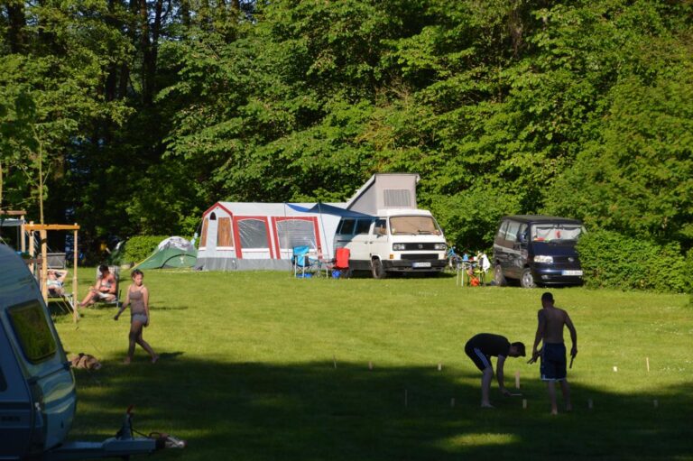 K1024 spielende Menschen 768x511