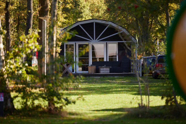 Kampeerdorp De Zandstuve Mobilheim mit Terrasse auf dem Campingplatz 5facbe80 ae44 4eb4 8813 8d9e84bf8d97 768x512