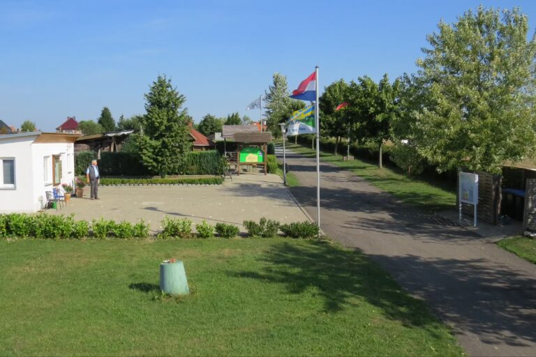 Komfort Campingplatz Panoramablick Anmeldung und Behindertensanitaeranlage auf dem Campingplatz 768x512