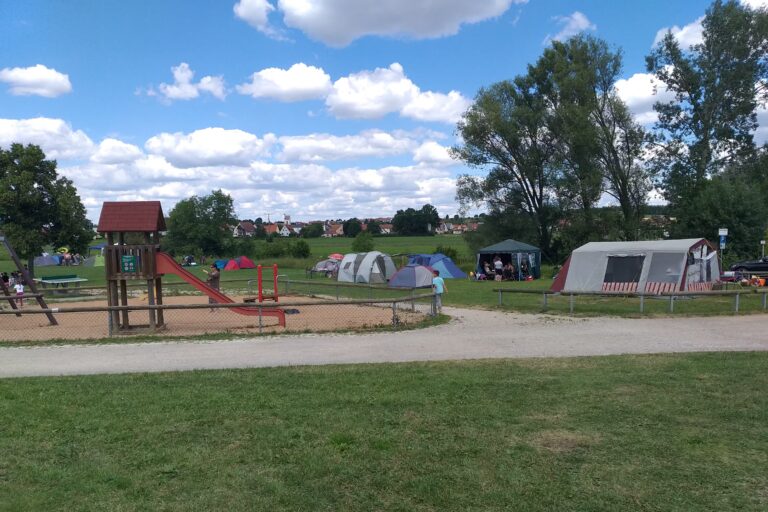 Kon Tiki Familienzeltplatz Muhr am See Zeltplaetze im Gruenen auf dem Campingplatz 768x512