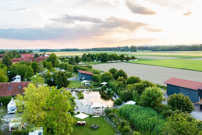 Kur und Feriencamping Max 1 Standplaetze aus Vogelperspektive 5c259469 7890 4437 826f b9a2135cd78e 768x512