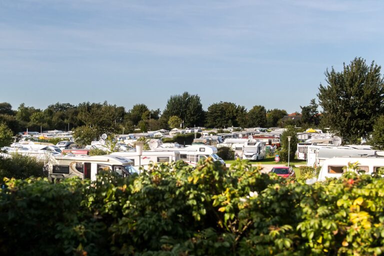 Ostseecamp Gluecksburg Holnis bersicht auf das gesamte Campingplatz Gelaende  768x512