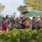Rosenfelder Strand Ostsee Camping Gaeste im Biergarten auf dem Campingplatzgelaende 150x150