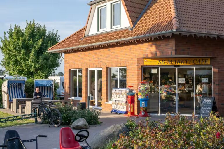 Rosenfelder Strand Ostsee Camping Minimarkt auf dem Campingplatz 60c87c81 d8e0 48d7 866d 3e5d8e6257a5 768x512